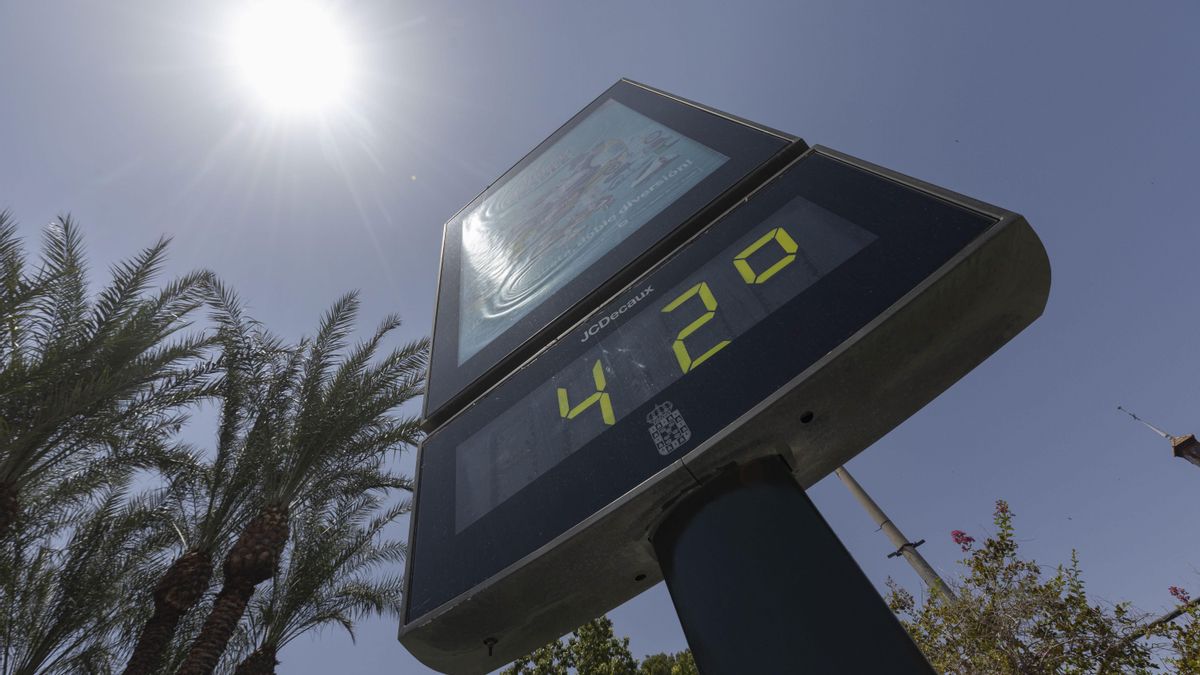 Termómetro que marca 42 grados de máxima en Murcia