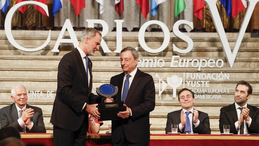 El rey entrega a Draghi el premio Carlos V en Yuste y advierte que Europa se juega su futuro