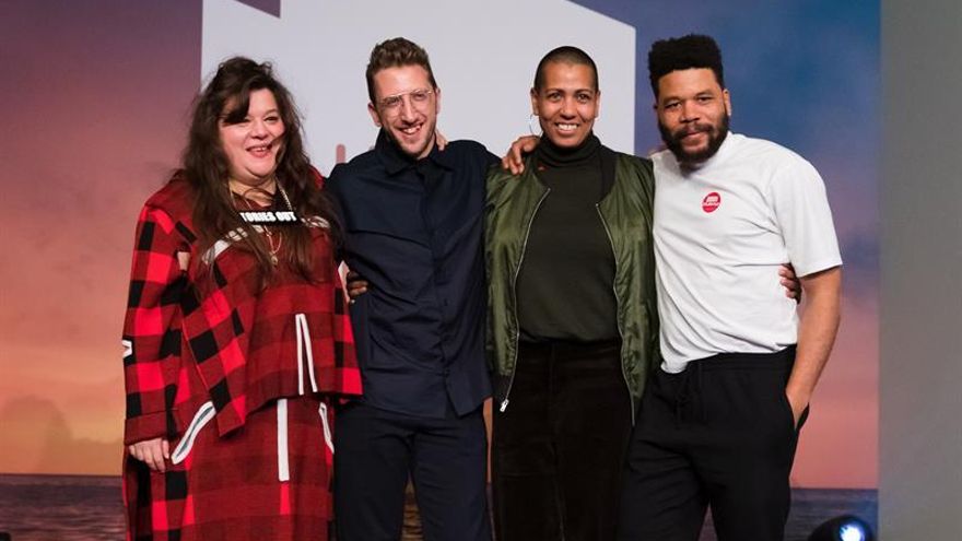 Los artistas (i-d) Tai Shani, Lawrence Abu Hamdan, Helen Cammock y Oscar Murillo, ganadores del premio Turner.