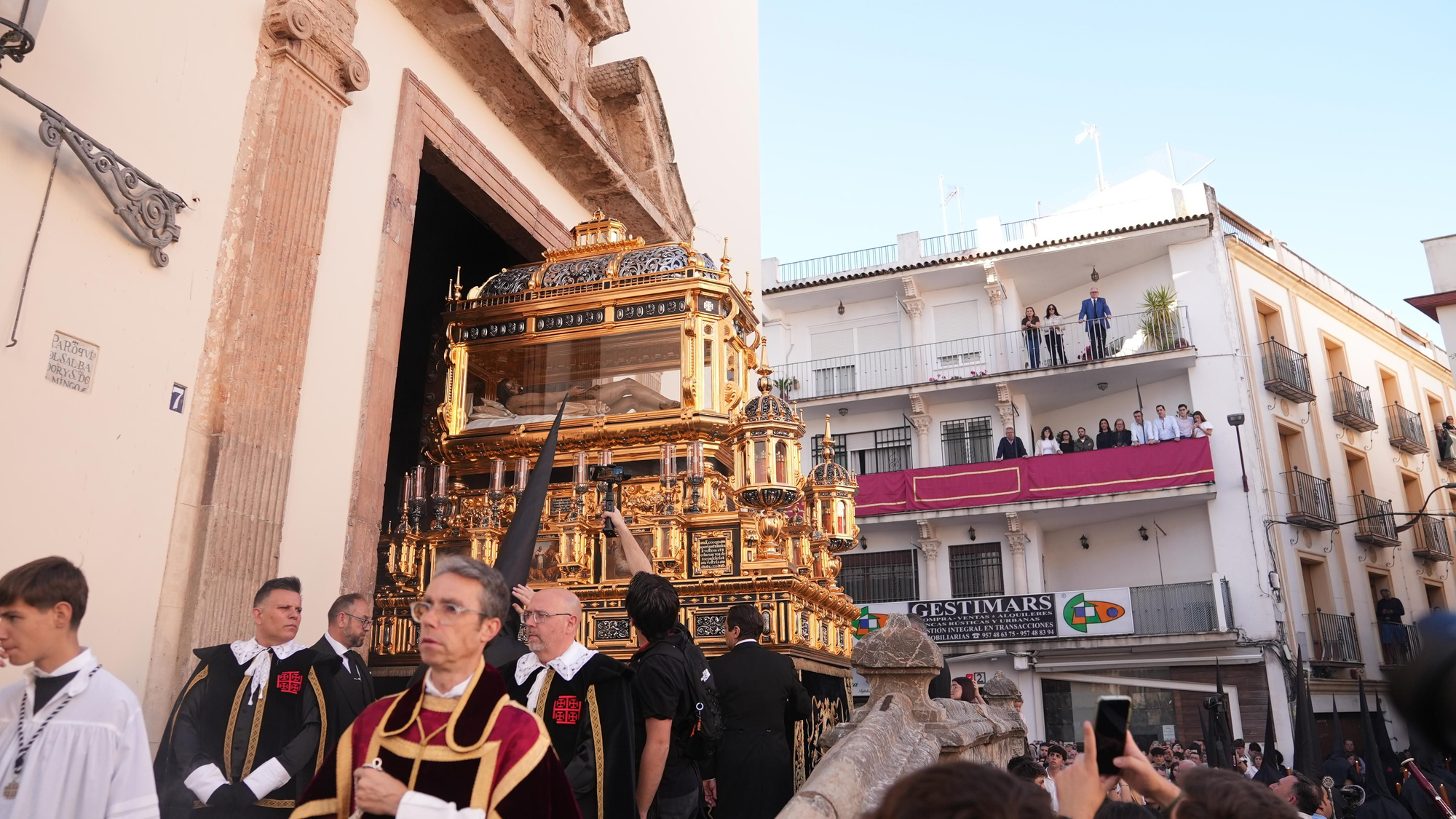 La procesión de la Hermandad del Santo Sepulcro, en imágenes