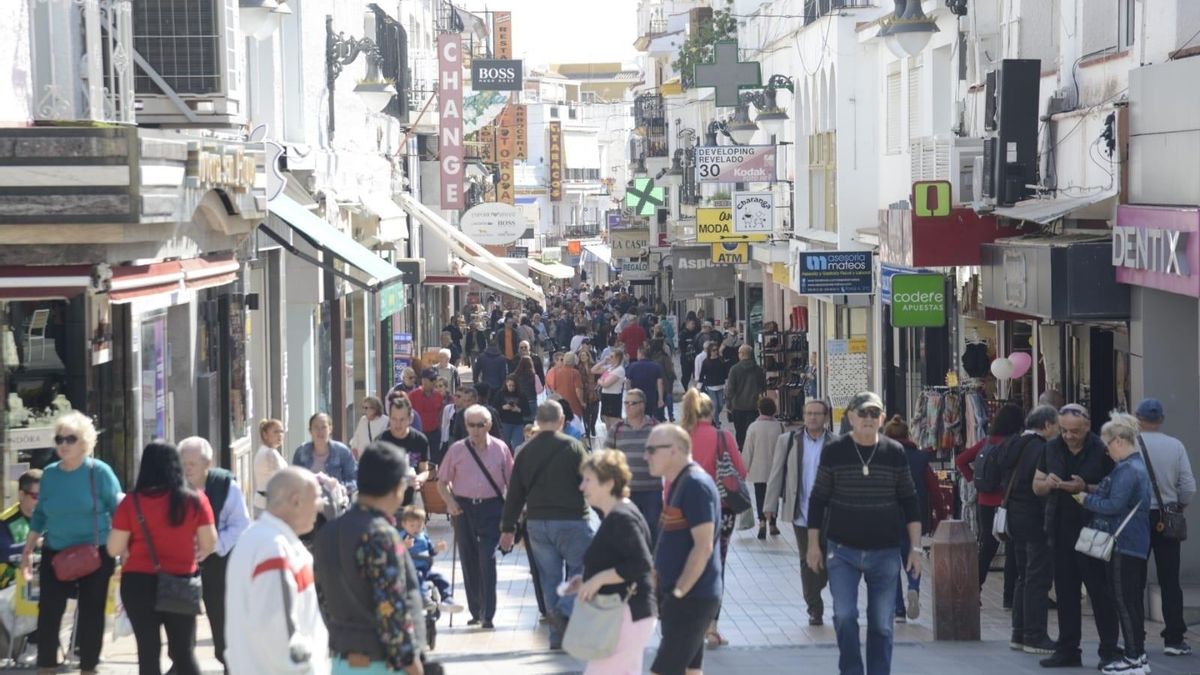 Fuera toallas de los balcones: Torremolinos quiere prohibir la ropa tendida hacia la calle