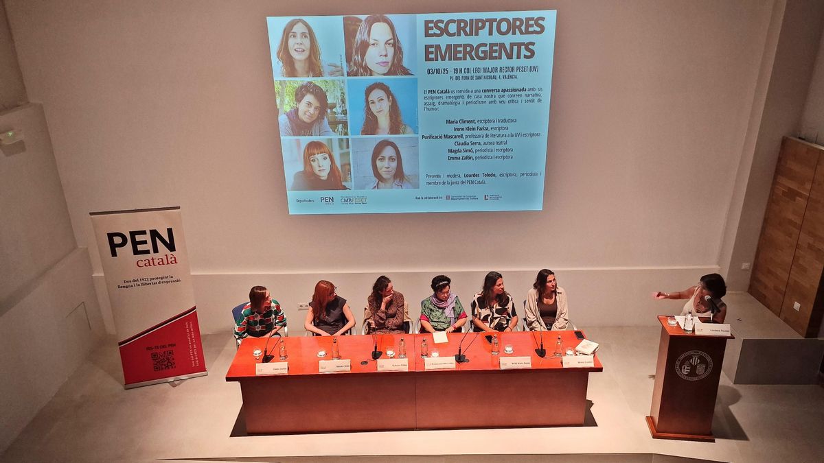 Les escriptores durant l’encontre, de dreta a esquerra Maria Climent, Irene Klein, Purificació Mascarell, Clàudia Serra, Magda Simó i Emma Zafon.