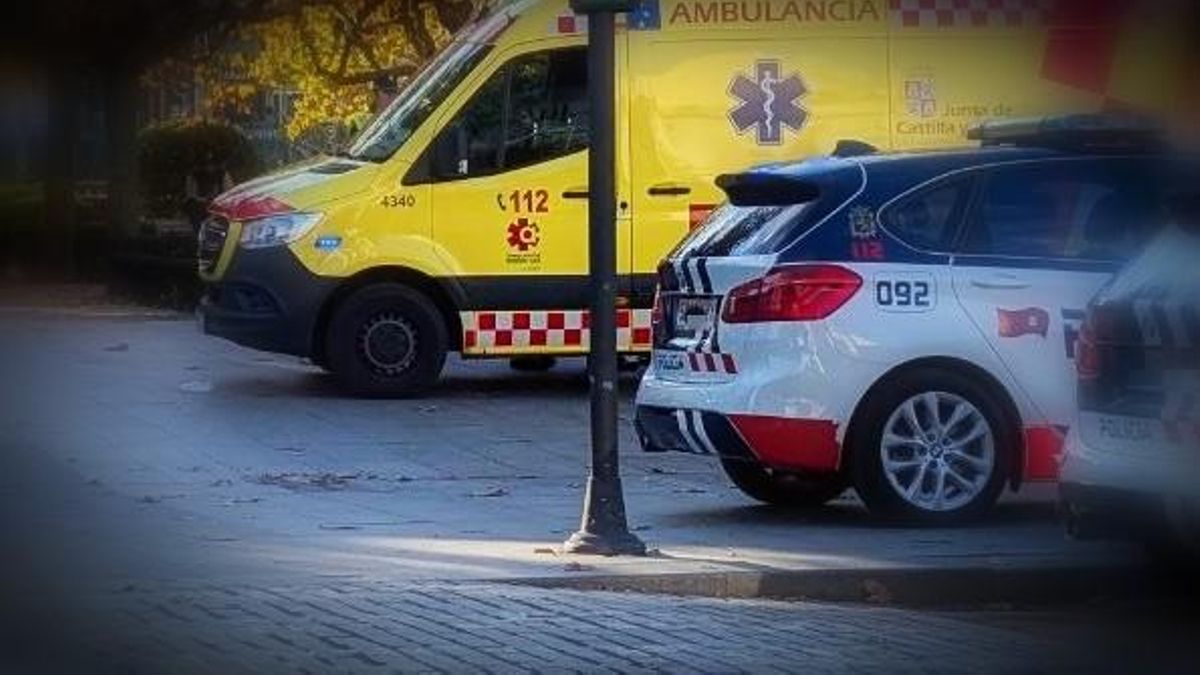 Policía Local y ambulancia de Sacyl en una intervención, imagen de archivo.