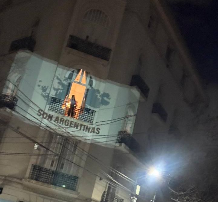 Festejos frente al domicilio de CFK.