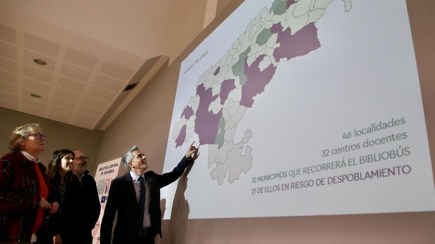 El 'bibliobús' comenzará en verano con 16 rutas que recorrerán una treintena de municipios cántabros