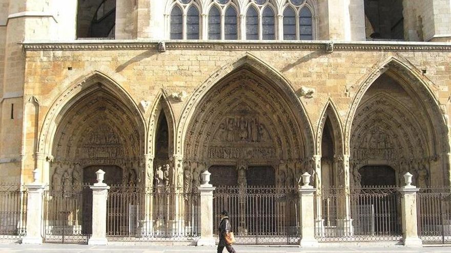 Pórtico principal de la Catedral de León en su estado actual.