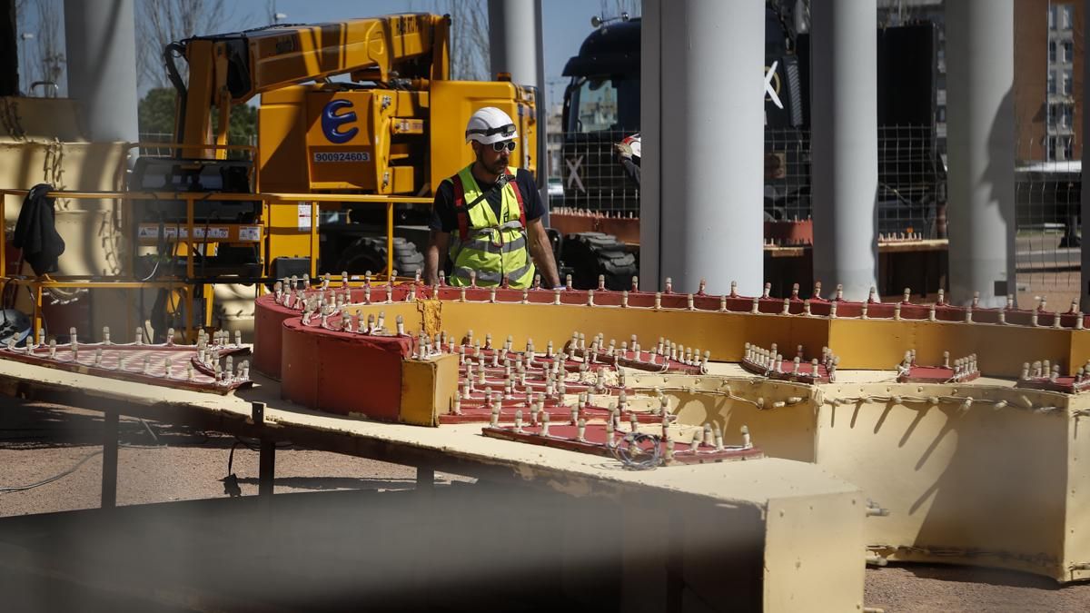 Comienza el montaje de la portada de la feria 2026