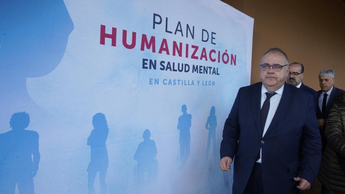 El consejero de Sanidad, Alejandro Vázquez, presetando el Plan de Humanización en Salud Mental en Ponferrada.