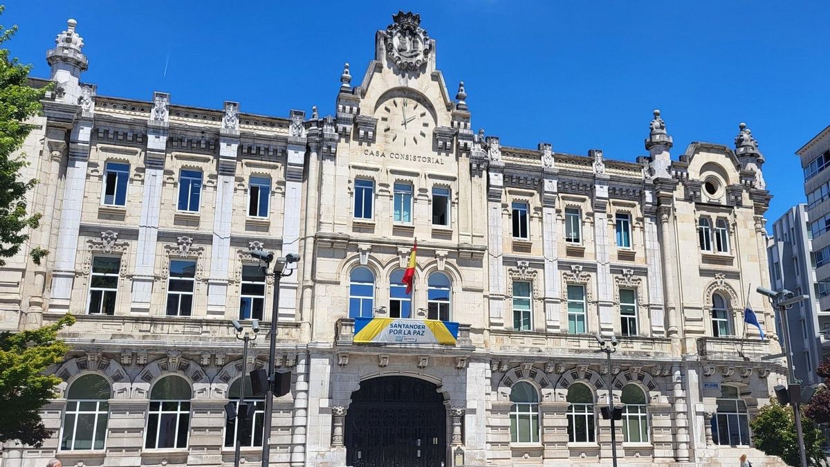 Fachada del Ayuntamiento de Santander.