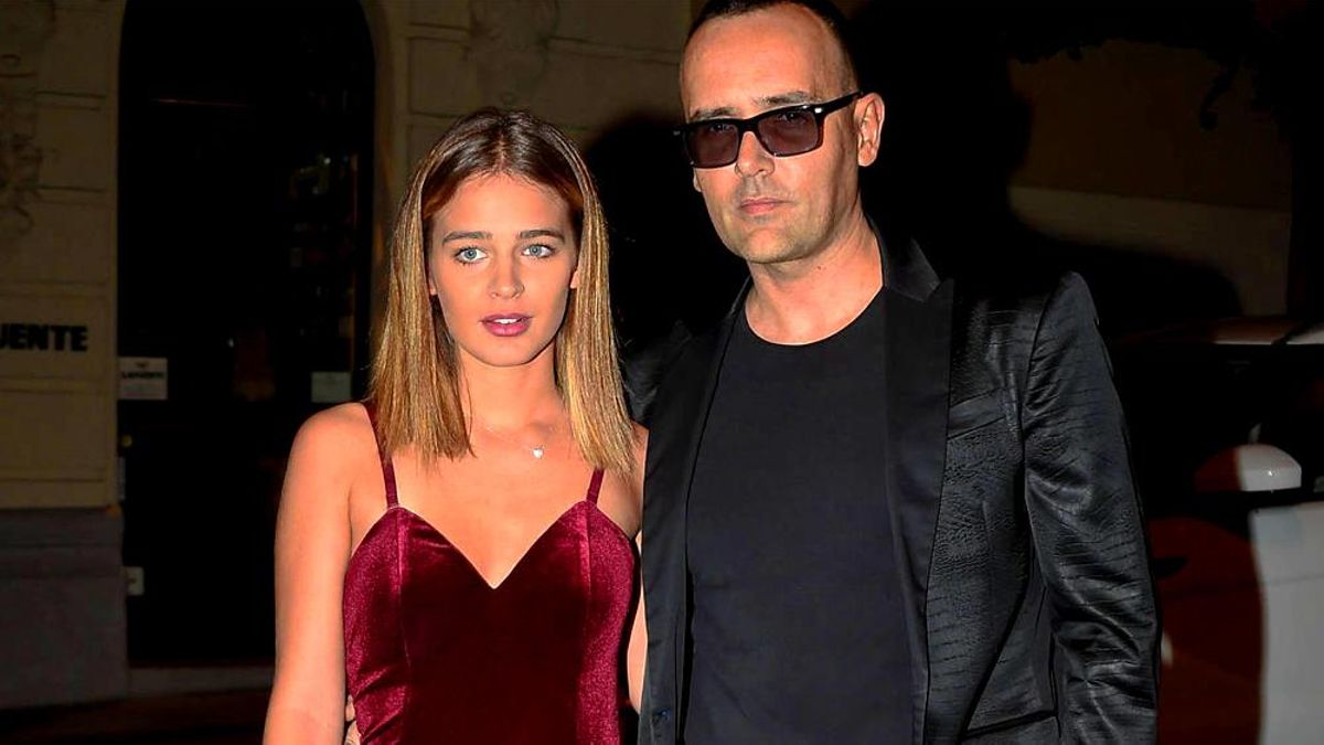 Risto fotografía a Laura Escanes desnuda en la cama a lo Marilyn Monroe