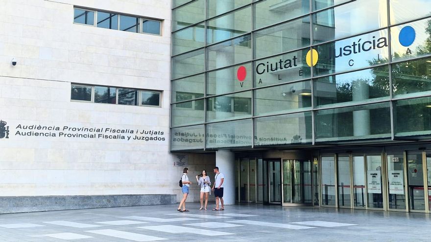 Confirman la condena a un periodista que siendo cargo del PP de Mazón publicó un bulo sobre la vacunación de un docente
