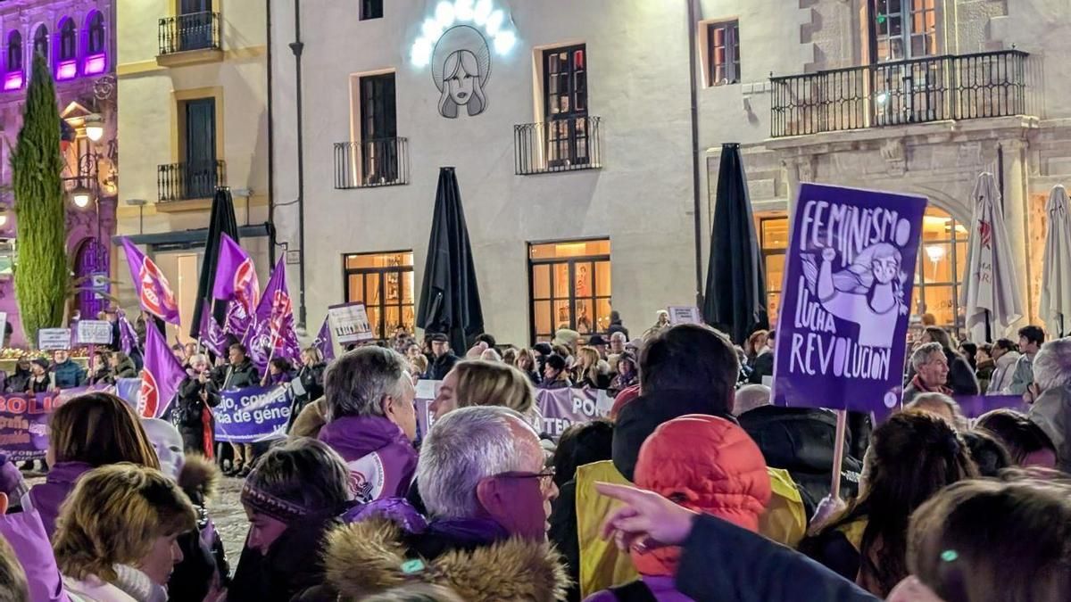 La nutrida protesta de León por las mujeres libres y vivas, foto a foto
