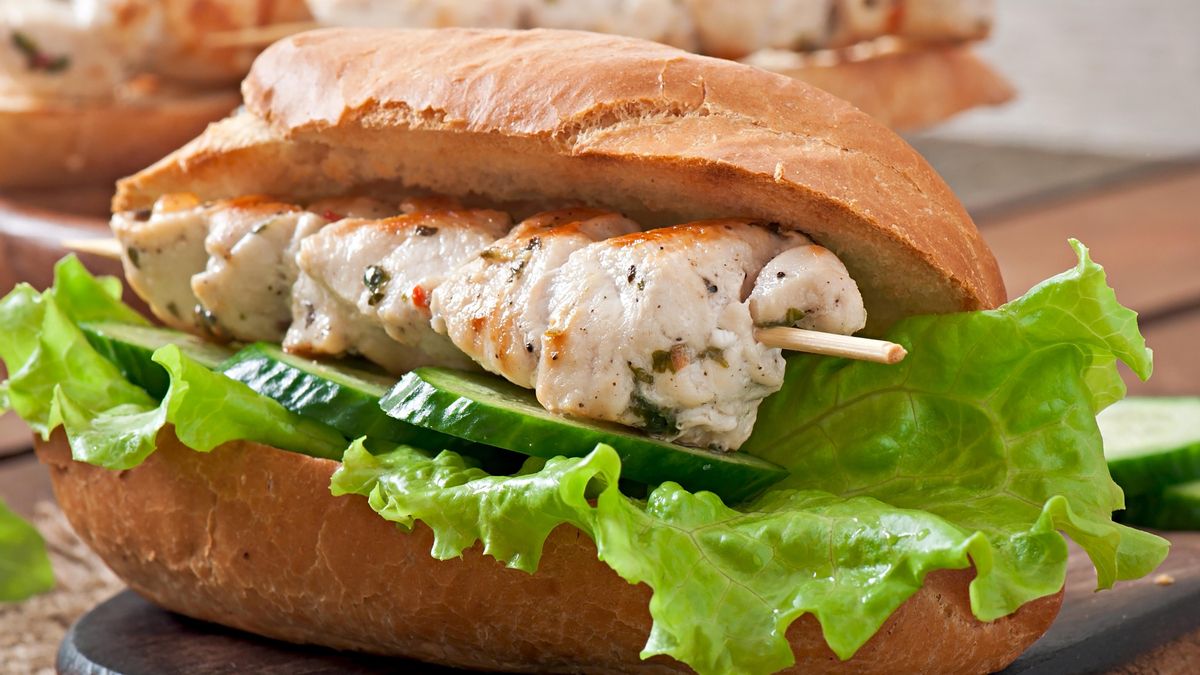 Bocadillo de pollo y lechuga