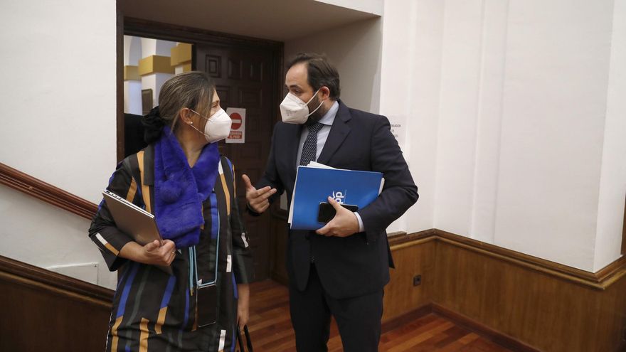El presidente del PP de Castilla-La Mancha, Paco Núñez, junto a la diputada Ana Guarinos