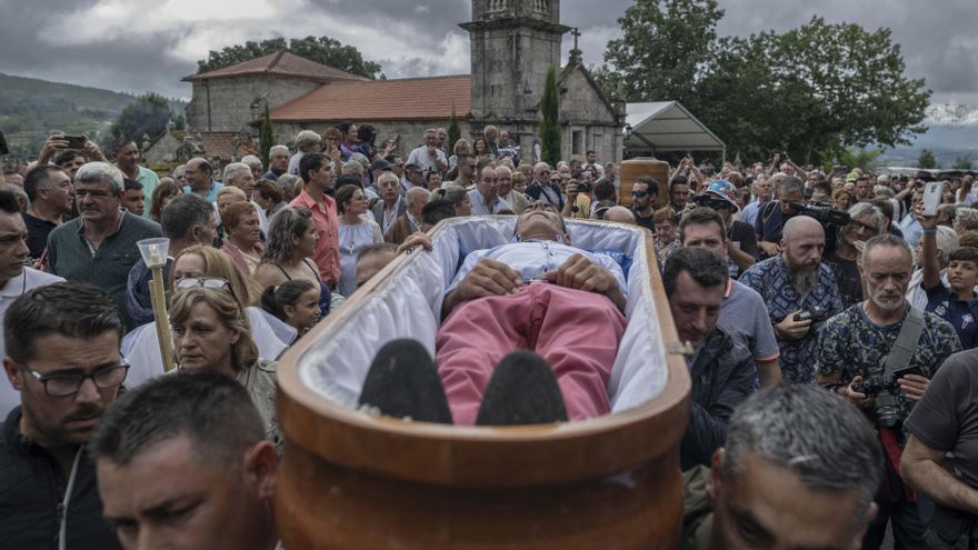 La rebelión de los ataúdes de Ribarteme: muertos vivientes en guerra con el cura de una aldea gallega contrario al folklore