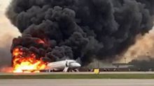 Las autoridades rusas confirmaron la muerte de 41 de los 78 ocupantes del avión Sukhoi Superjet-100 que se incendió este domingo en Moscú tras efectuar un aterrizaje de emergencia