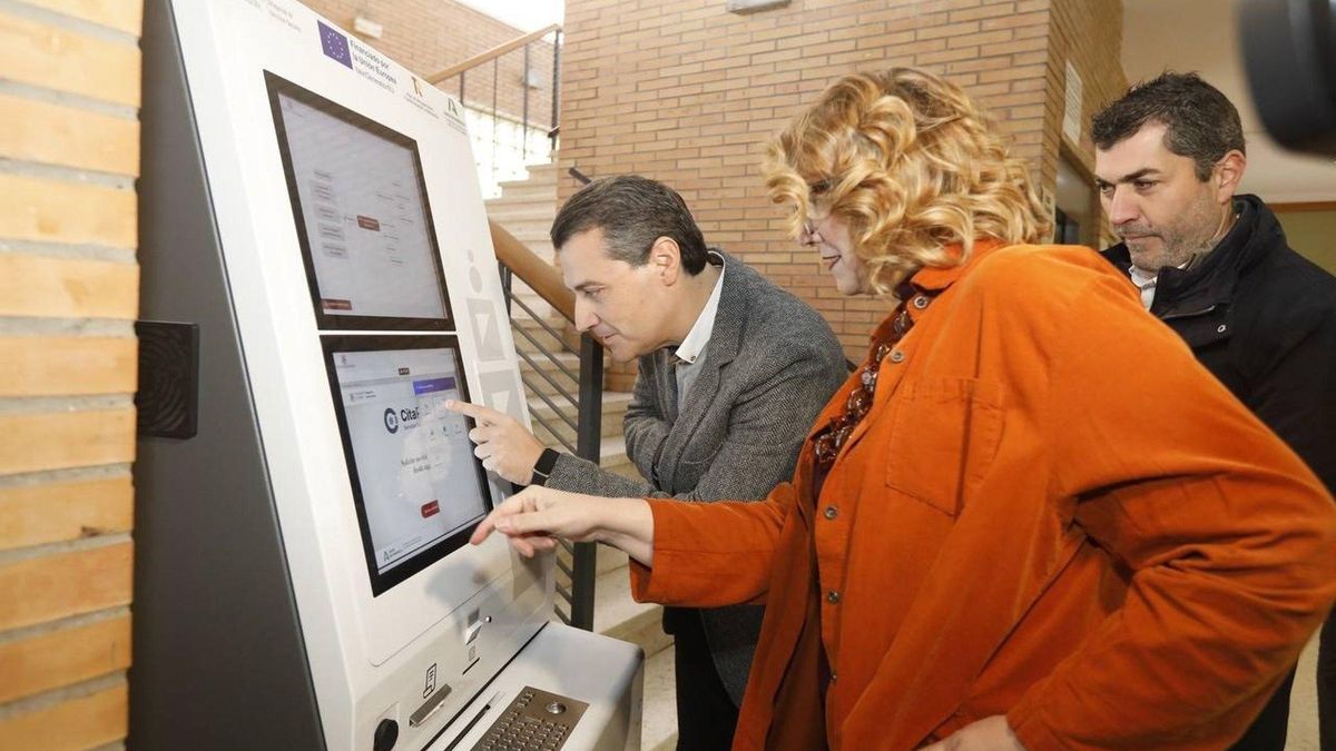 El Ayuntamiento estrena cajero con página web para pedir cita de Servicios Sociales