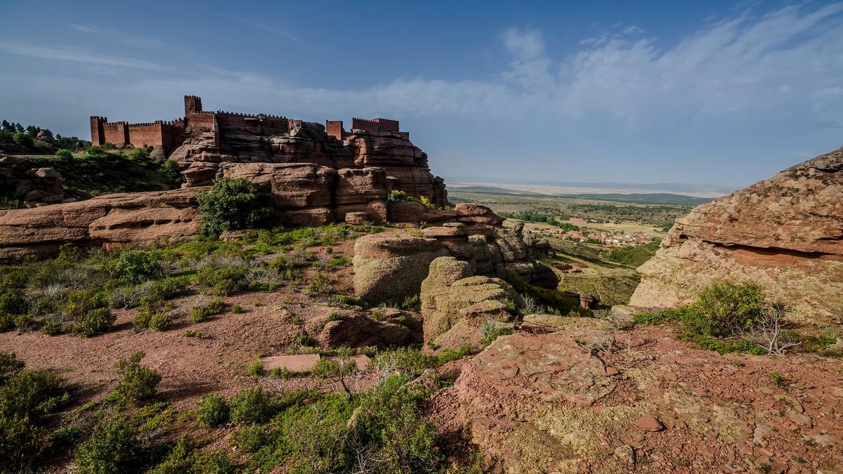 Guía de Daroca y la Comarca del Jiloca: Calamocha, las Fuentes de Cella y el Castillo de Peracense