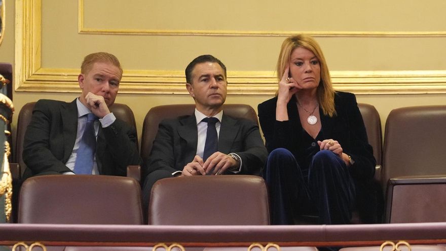 Miranda, este miércoles en el Congreso junto a dos de sus concejales.