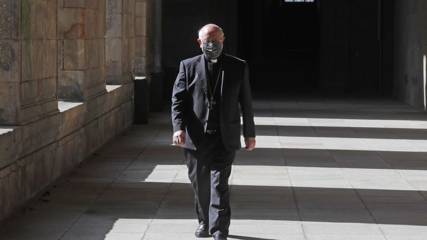 El arzobispo de Santiago se suma a la campaña de la Iglesia contra la eutanasia: "Es un acto homicida"