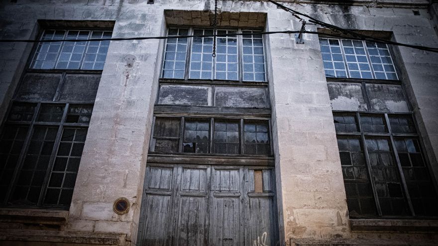 Los restos de la fábrica Codina de caucho en Menorca.