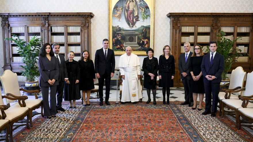 Pedro Sánchez traslada una invitación oficial al Papa para visitar Canarias