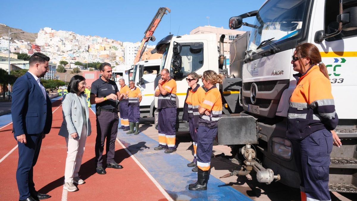 La alcaldesa, Carolina Darias, junto al concejal de Limpieza, Héctor Alemán, en la presentación de la III fase del Plan de Higiene Urbana.