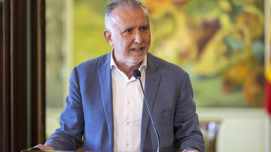 Ángel Víctor Torres acusa a Feijóo de rayar el racismo y de parecerse cada vez más a Abascal