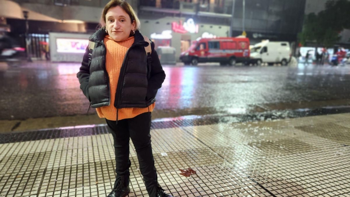 Julia es docente, escritora y concejala. Desde su experiencia con dolor crónico, reflexiona sobre el deseo, la exposición, el consentimiento y los vínculos posibles