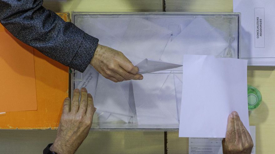 Finalizan los sorteos para conformar las mesas electorales del 23 de julio. EFE/ Biel Aliño