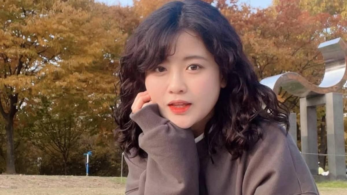 La escritora Baek Se-hee, autora de 'Quiero morir, pero también comer tteokbokki'.