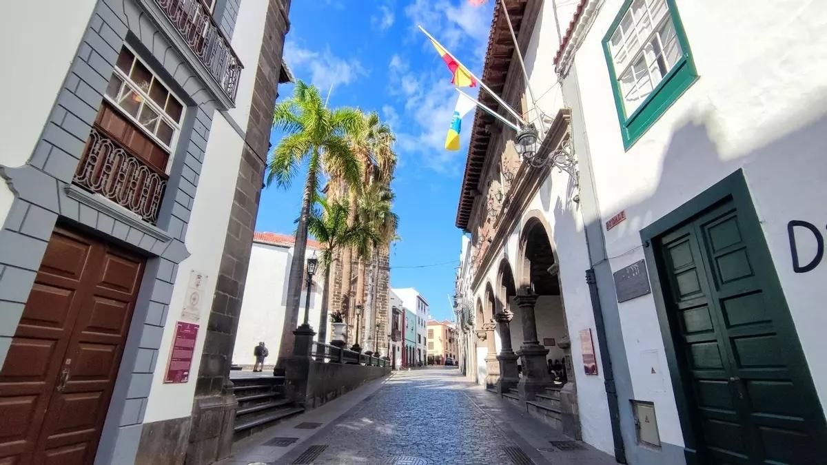 El pleno de Santa Cruz de La Palma  aprueba a propuesta de Nueva Canarias-BC roturar el callejero con códigos QR