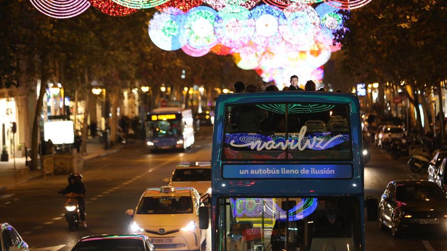Una noche a bordo del Naviluz: caos, frío y retrasos en el timo navideño de Madrid
