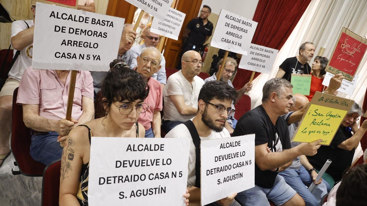 Protestas en el Pleno del Ayuntamiento de Córdoba.