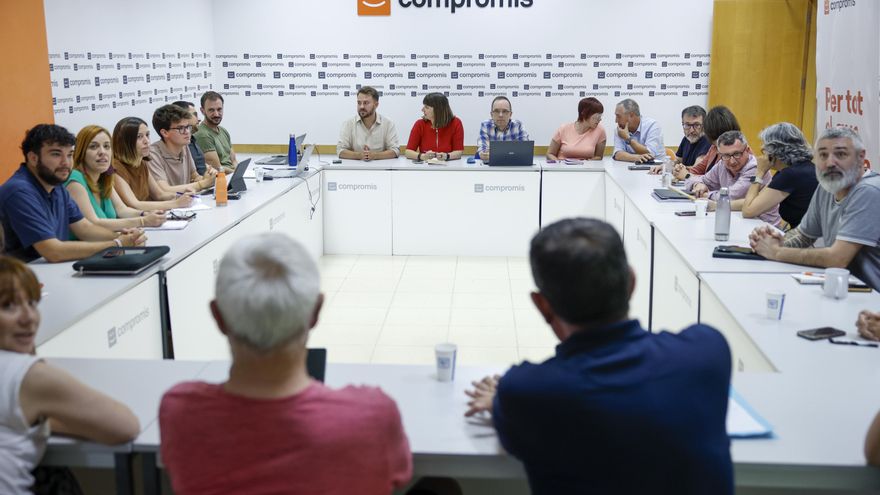 Compromís acuerda reevaluar su pacto con Sumar para garantizar "plena autonomía"