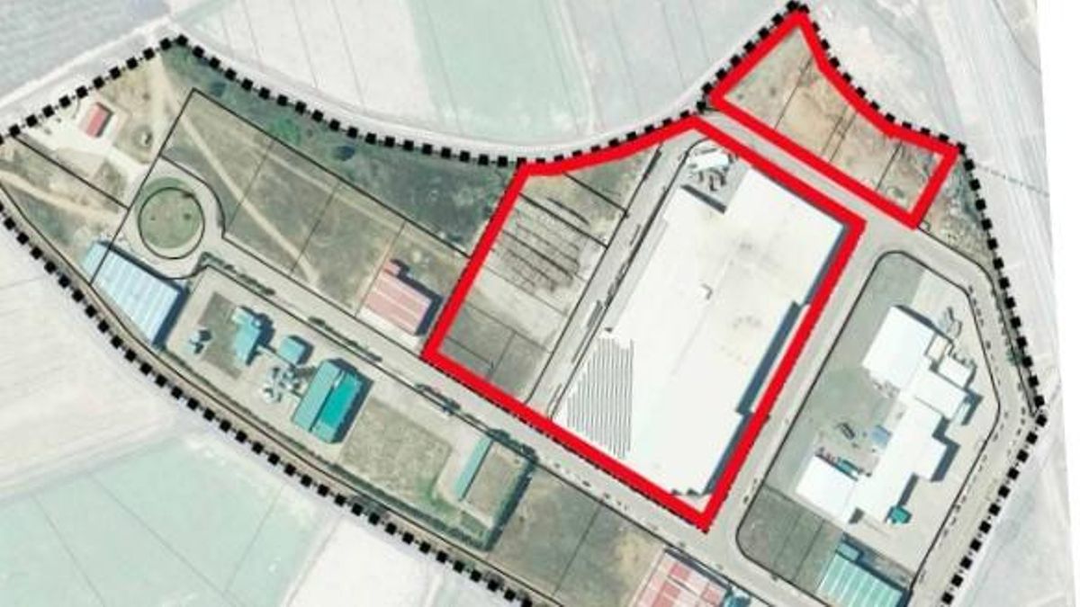 Villarejo de Órbigo reorganiza su polígono industrial para la asumir la expansión de Legumbres Penelas