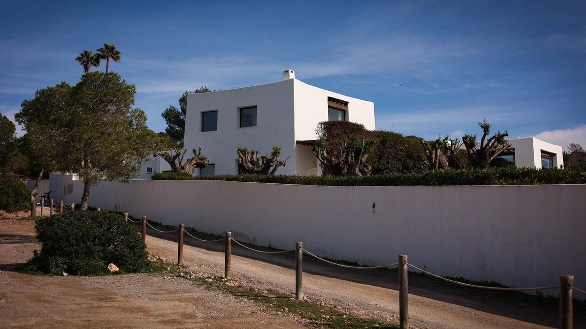 Detalle de una de las viviendas principales de Can Soleil: una villa denunciada por el Ajuntament de Sant Josep por organizar fiestas ilegales en plena pandemia.