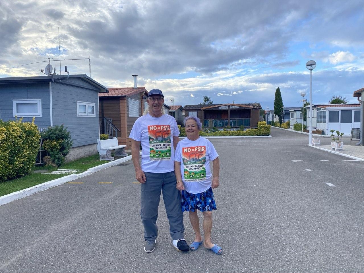 Luz Martínez y Chema Barandiaran en el camping de Laredo.