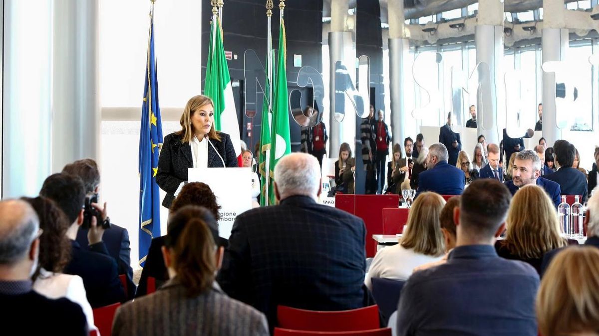 La presidenta del Parlamento canario cree que la innovación tecnológica "solo tiene sentido si no deja a nadie atrás"