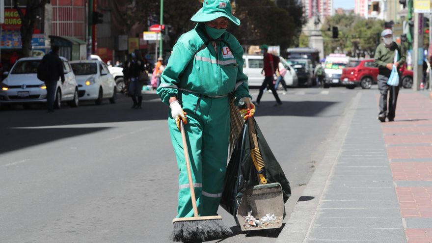 Trabajadores reanudan recolección de basura en La Paz tras cinco días de huelga