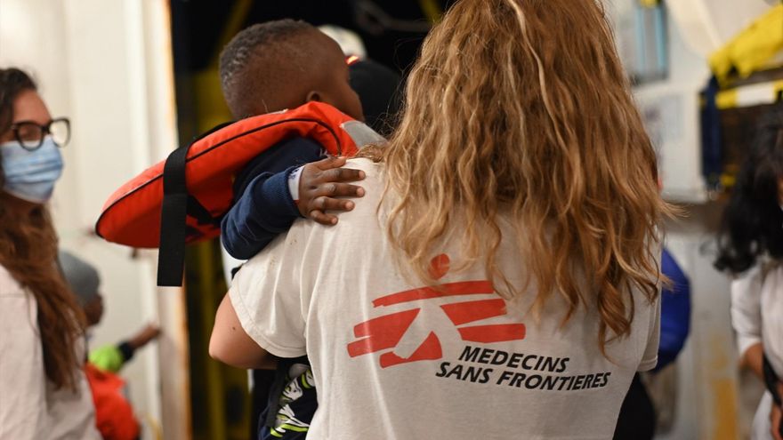 Las "trampas" de Italia para frenar el rescate de migrantes: "Es ilegal y el tiempo nos dará la razón"