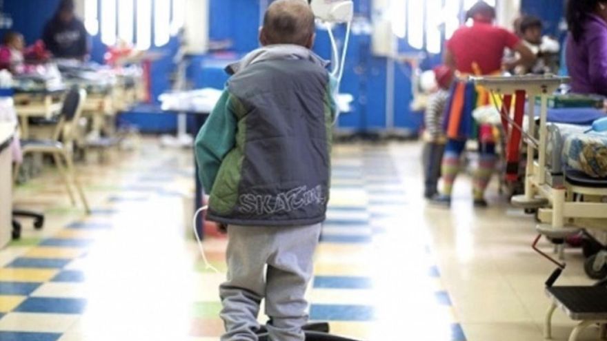 El 45% de los niños no tiene cobertura médica mientras los hospitales de la UBA advierten que podrían dejar de funcionar