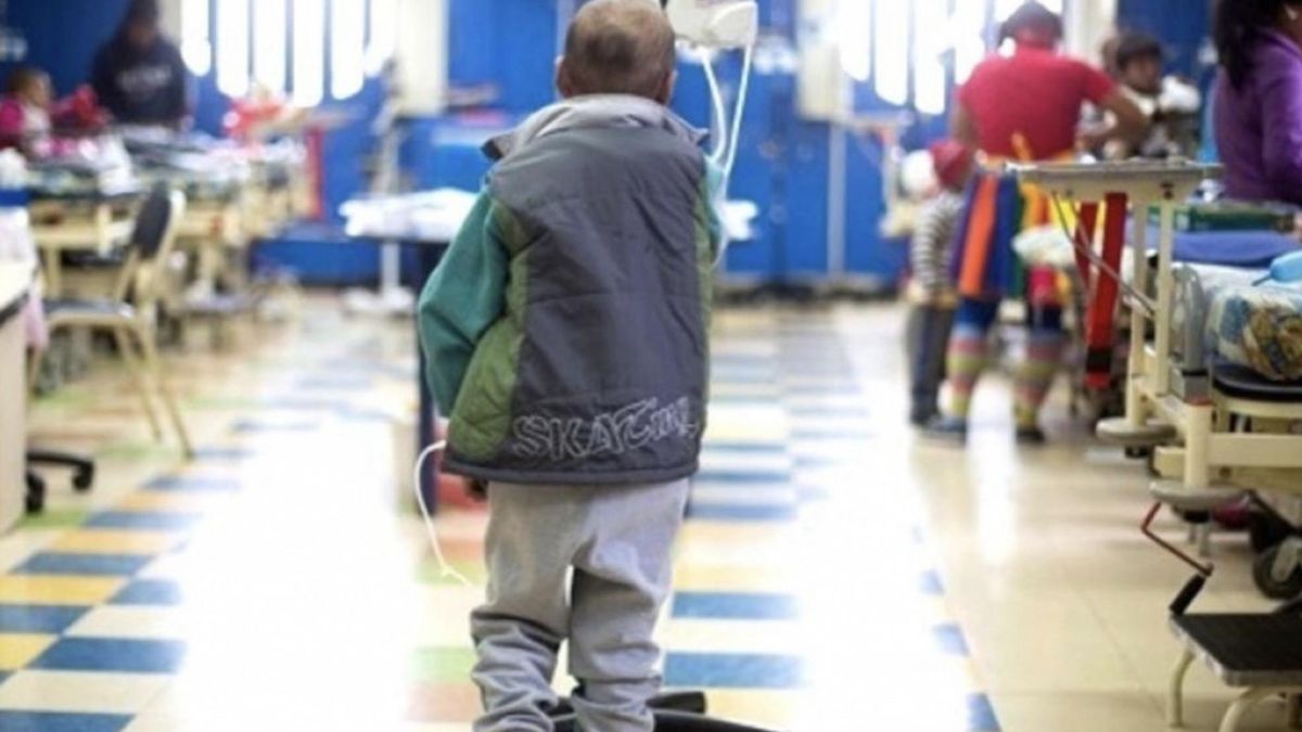 El 45% de los niños no tiene cobertura médica mientras los hospitales de la UBA advierten que podrían dejar de funcionar