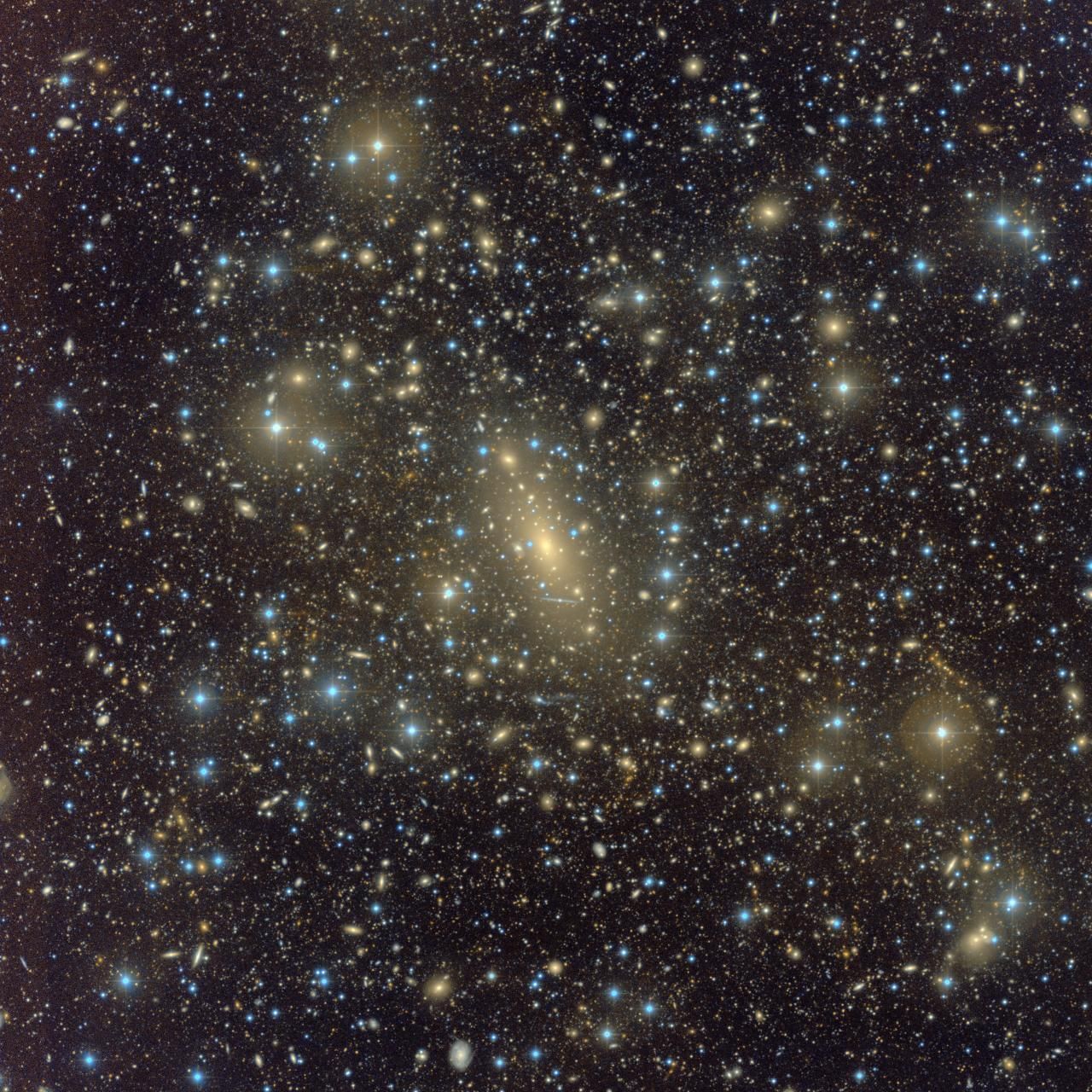 Imagen compuesta en color de IC 1101, basada en los datos del Wide Field Camera (WFC) del Isaac Newton Telescope (INT)