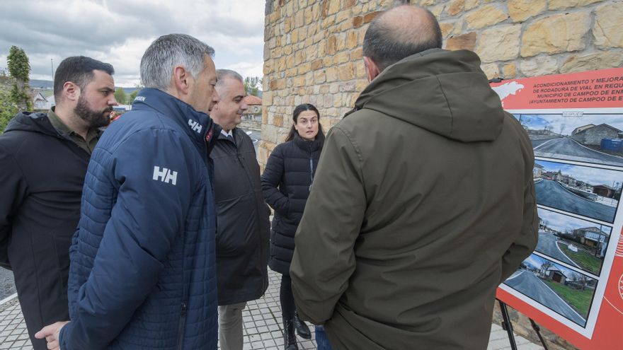 El consejero de Fomento, Roberto Media, inaugura actuaciones en Requejo.