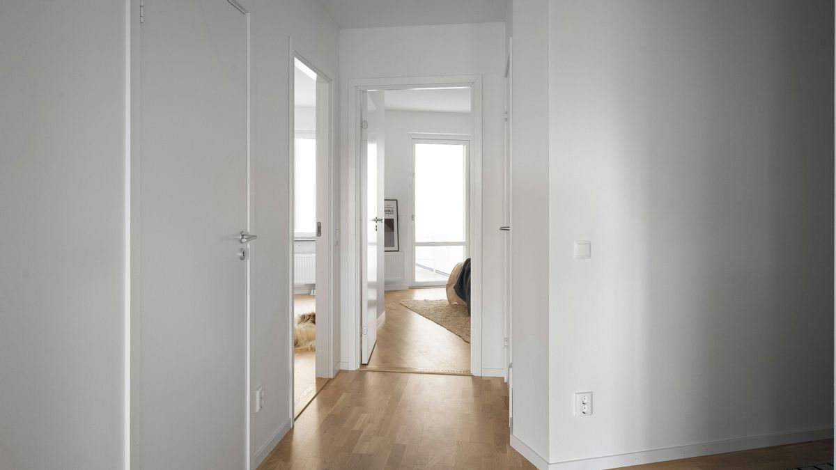 Cómo limpiar las puertas blancas de baños y cocinas para evitar que se deterioren con la humedad o queden amarillas
