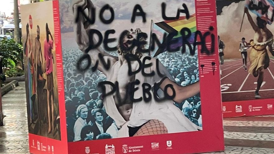 Ataque homófobo con pintadas nazis a una exposición de reivindicación LGTBIQ+ en Gandia