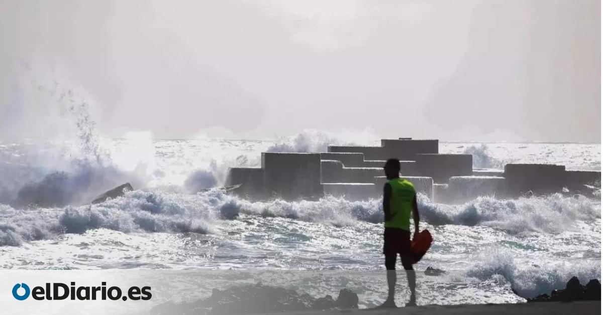 Weather Warning for Wind and Waves Across All Islands