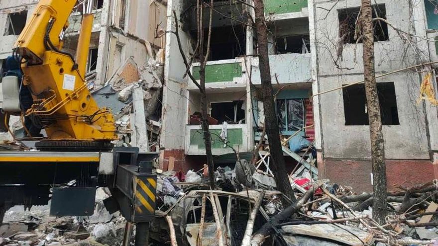 Amnistía Internacional pide investigar como crimen de guerra un ataque que mató a civiles en Ucrania mientras hacían cola para comprar pan