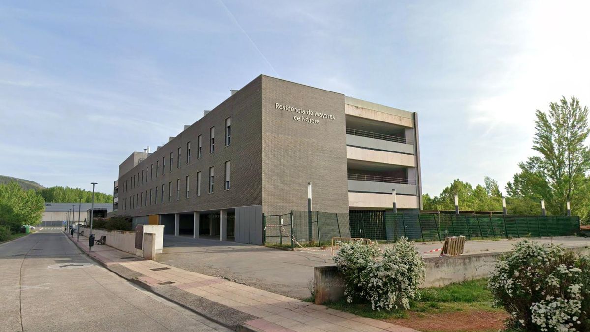 Aire acondicionado averiado, ascensor sin funcionar y barreras arquitectónicas en la residencia de mayores de Nájera